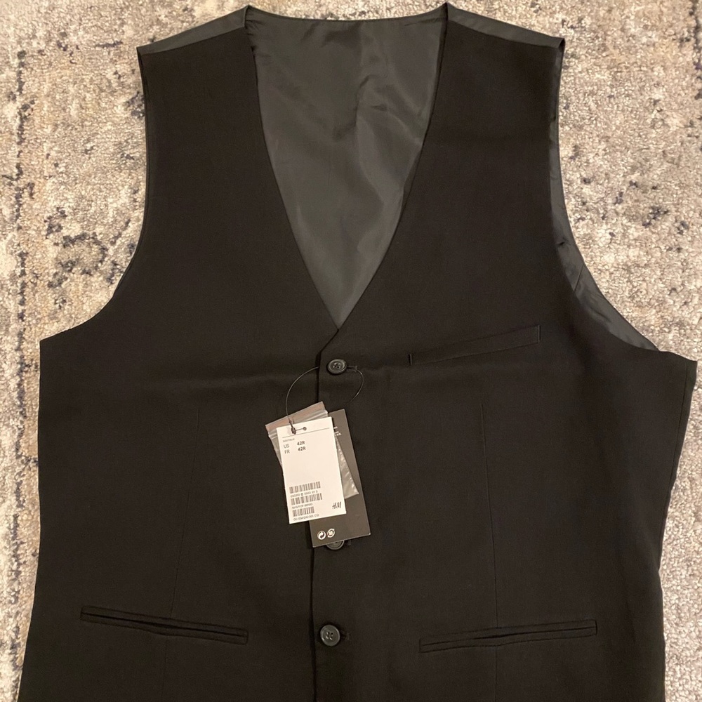 NWT H&M 42R Black Men’s Suit Vest